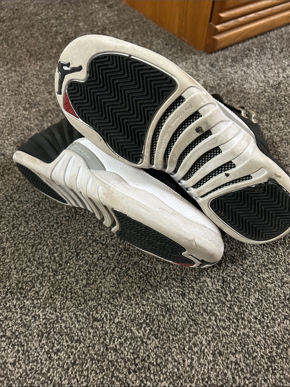 Jordan Men's Black, White & Red Retro Basketball Sneakers - Picture 5 of 6